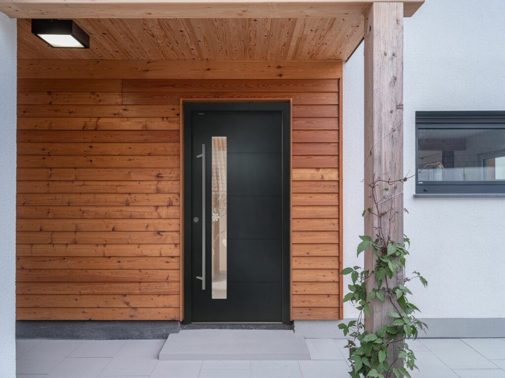 Moderne Aluminium-Haustür in Anthrazit